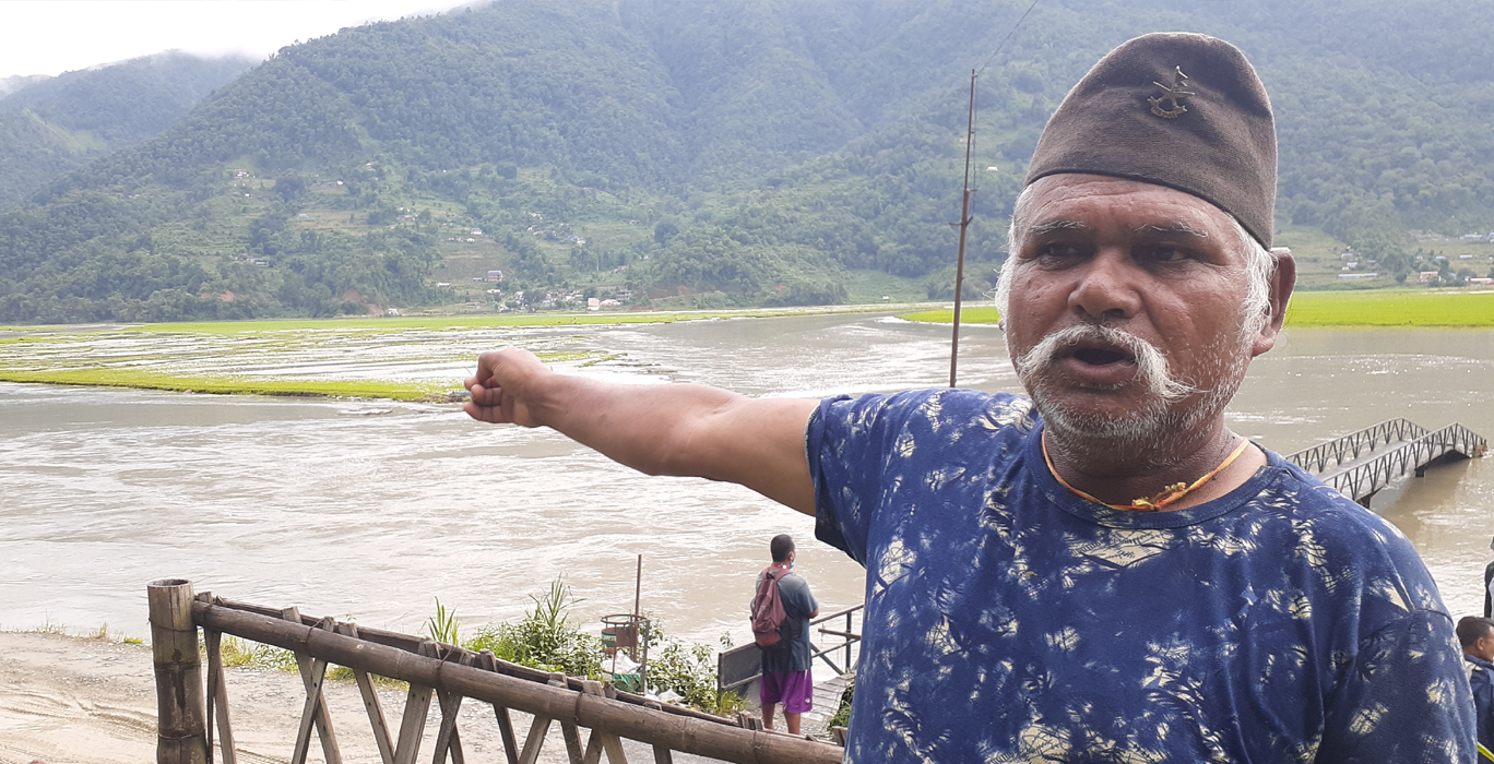 'बिहानै लाइट बालेर हर्पन खोलामा बाढी हेर्न गएको थिएँ, खेत नै बगर बनाइसकेछ'